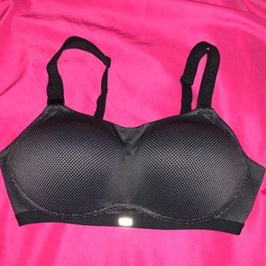 Victoria’s Secret the ultimate sports bra in 34c